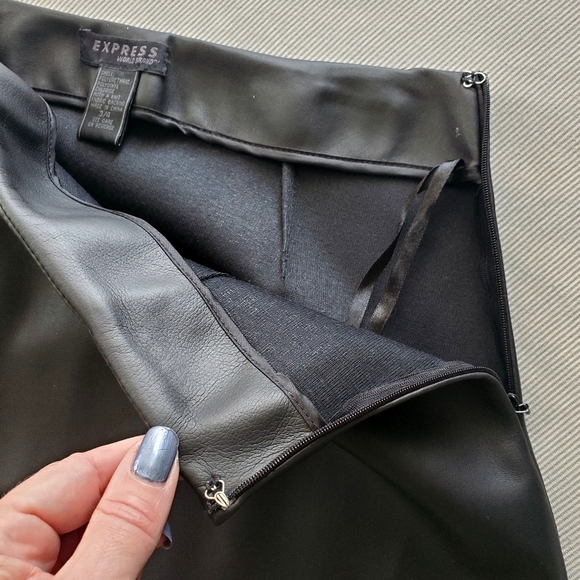 Long black faux leather maxi skirt - Picture 2 of 4